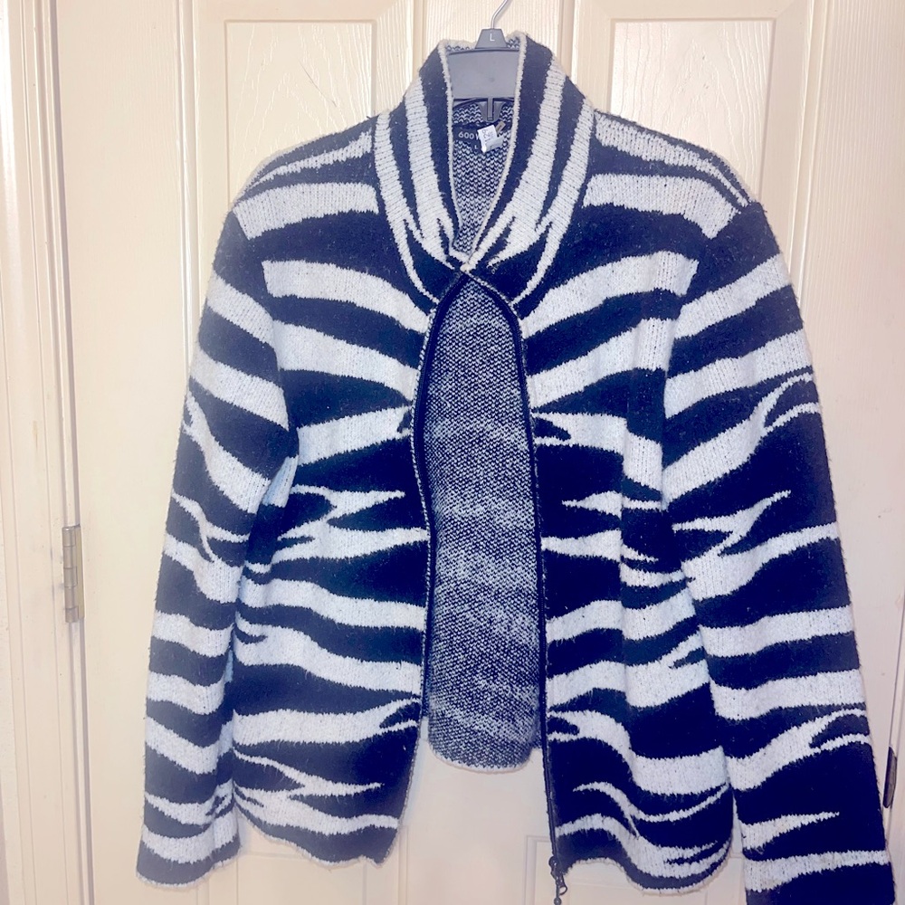 Black and white Cardigan sweater